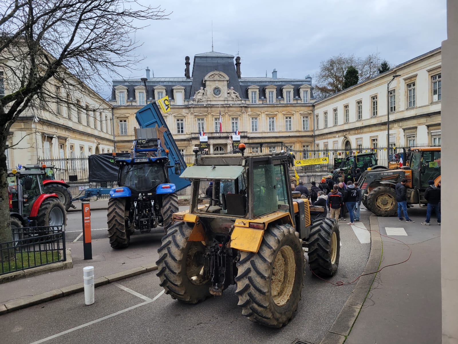 WhatsApp Image 2025-12-16 &agrave; 13.13.52_6f90a366.jpg (356 KB)